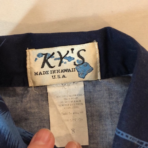 Hawaiian shirt and matching shorts - Picture 3 of 5